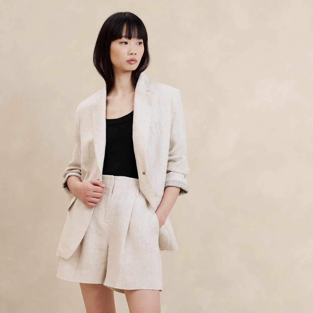 New! Banana Republic Luxurious 100% Linen shorts, in Natural, Size 14